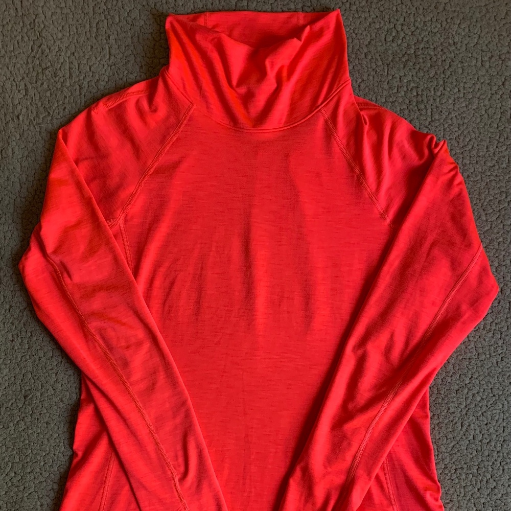 Under Armour Hot Pink Women's Turtleneck Size LG/G